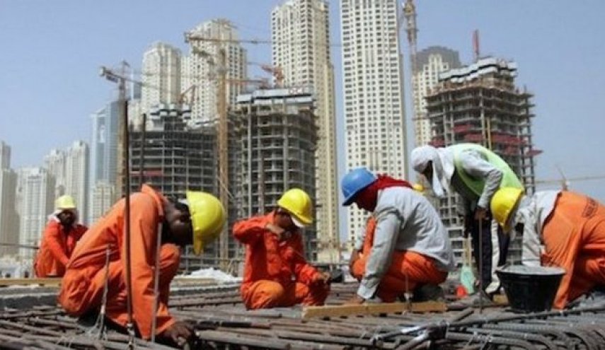 العمالة الوافدة في الإمارات تعاني من العنصرية وسوء المعاملة 
