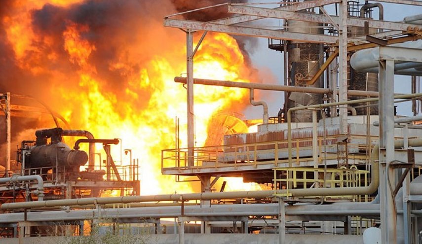 انفجار مهیب در یک پالایشگاه نفت در اندونزی
