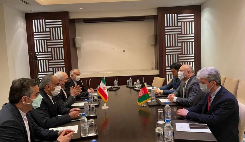 ظريف : بعض الدول مستاءة من العلاقات الوثيقة بين ايران وافغانستان