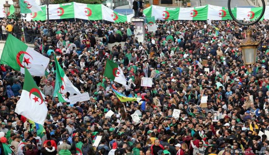 توقيف 5 أشخاص في الجزائر بتهمة التحضير لهجمات ضدّ الحراك