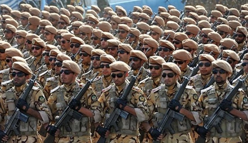 الجيش الايراني : يوم الجمهورية الاسلامية ورقة ذهبية ومتلألئة في تاريخ البلاد 