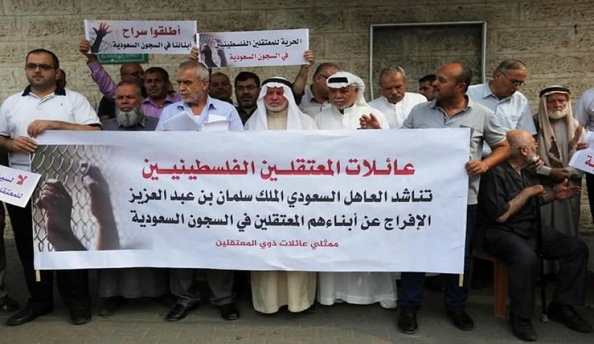عوائل المعتقلين الفلسطينيين في السعودية يطالبون بالافراج عنهم 