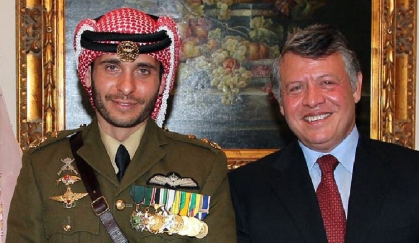 الملك الأردني يكلف عمه بمهمة التواصل مع الأمير حمزة 