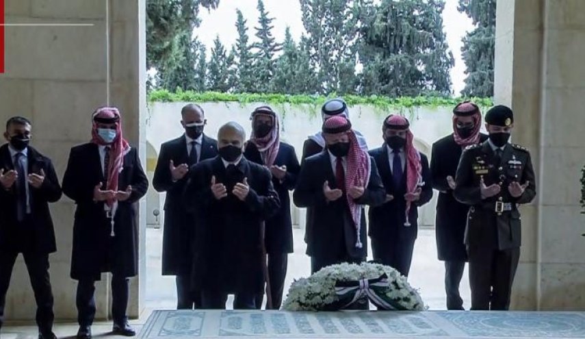 بالصور.. ملك الأردن يظهر مع الأمير حمزة للمرة الأولى منذ 'الأزمة'