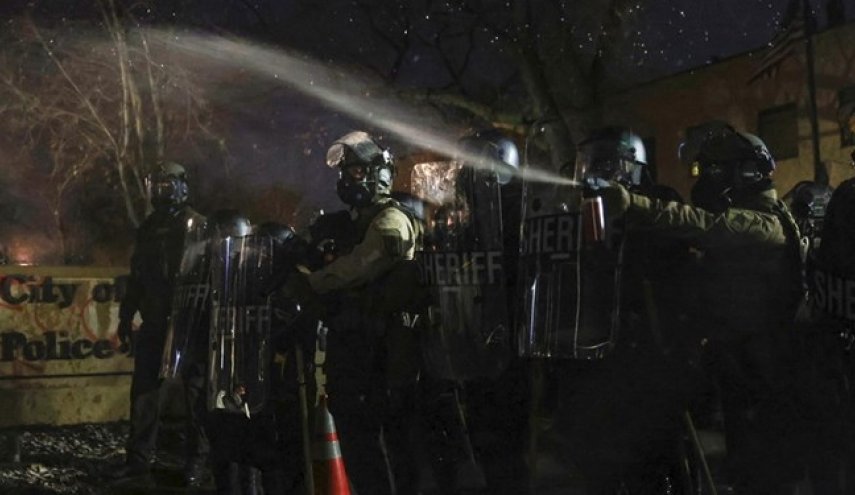 سومین شب ناآرام در «مینیاپولیس»؛ پلیس آمریکا معترضان را سرکوب کرد+فیلم
