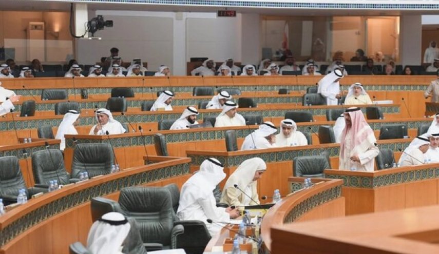 زدوخورد در جلسه پارلمان کویت در پی تعویق استیضاح‌ نخست‌وزیر
