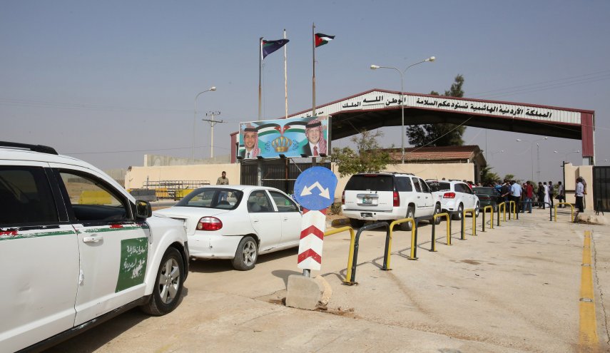 الأردن يعيد فتح معبر حدودي يعد بوابة اقتصادية هامة لسوريا 
