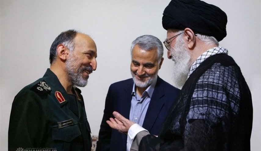 عکس؛ سردار حجازی در آغوش رهبر انقلاب