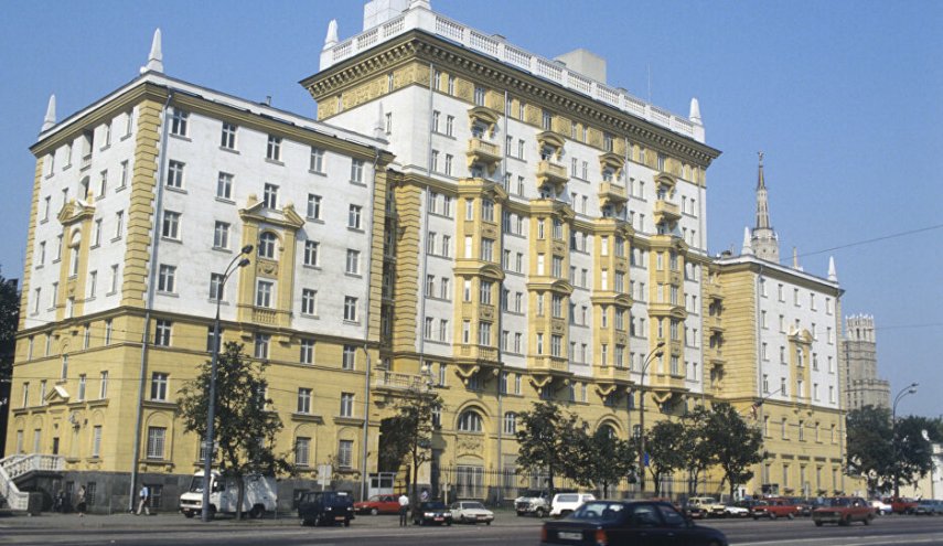 روسيا تطالب من 10 موظفين في السفارة الأمريكية مغادرة أراضيها