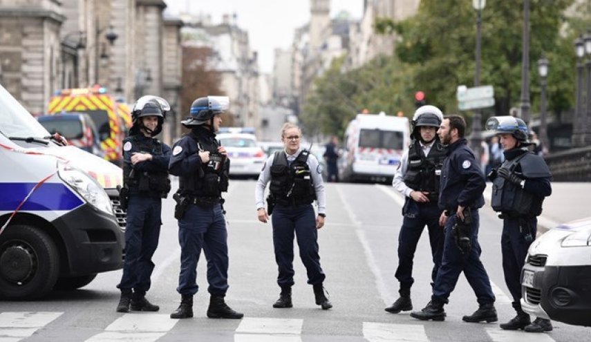 حمله با چاقو به پلیس فرانسوی