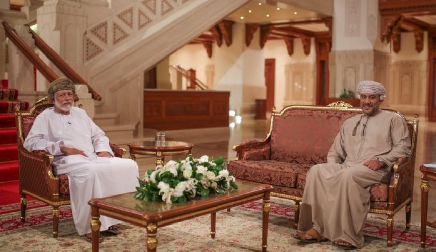 تفاعل واسع مع  حوار وزير الخارجية العمانية السابق 'يوسف بن علوي' 