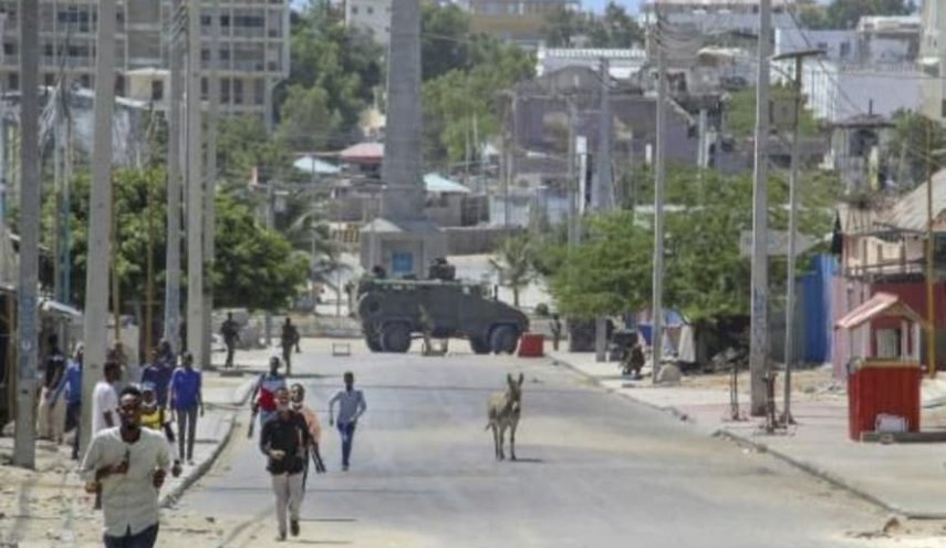 الصومال.. مقاتلون موالون للمعارضة يسيطرون على أحياء في العاصمة 