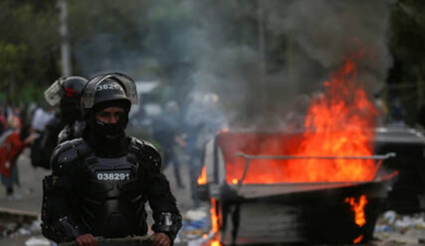 كولومبيا.. إصابة أكثر من 200 شرطي في اشتباكات مع المحتجين
