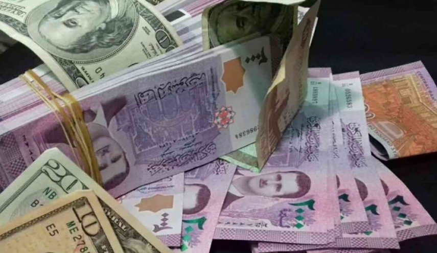 تحسن مفاجئ في سعر الليرة السورية أمام الدولار