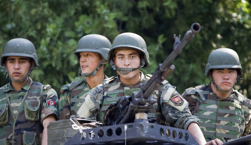 قرغيزيا تتهم الجيش الطاجيكي باستهداف مناطق سكانية 