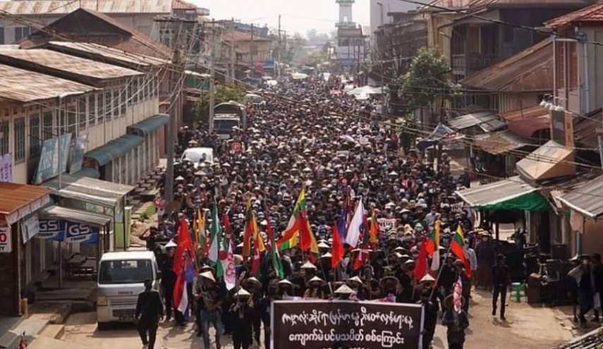 احتجاج الآلاف في ميانمار وسقوط 5 قتلى
