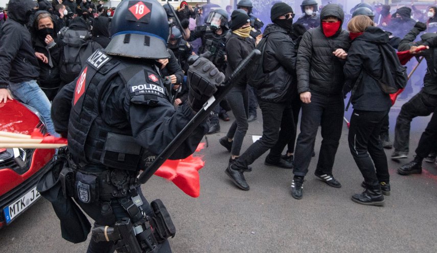 إصابة عناصر من الشرطة  واعتقال العشرات من مثيري الشغب في المانيا
