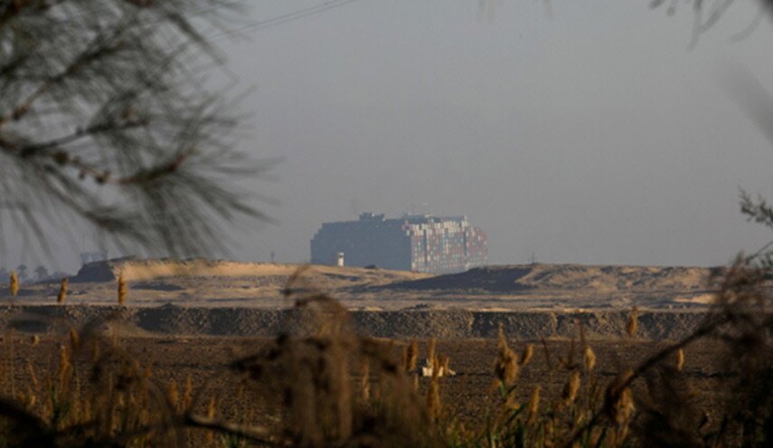 محكمة مصرية ترفض طعن الشركة المالكة للسفينة التي جنحت في السويس