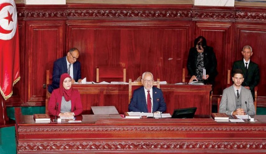 قانوني تونسي: اقرار المحكمة الدستورية يضع البرلمان في مواجهة مباشرة مع سعيد