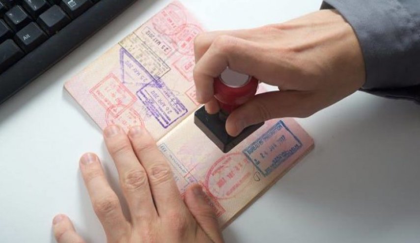 تحقيق: يحدث في الإمارات.. تأشيرة سفر تقود للسجن