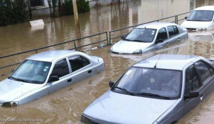 الجزائر تشكل خلية أزمة جراء الفيضانات