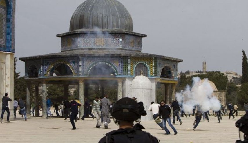 تشدید درگیری ها میان فلسطینیان و نظامیان صهیونیست در مسجد الاقصی