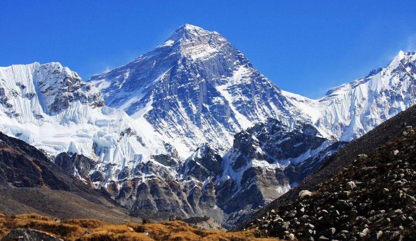 نيبالي يحطم الرقم القياسي ويتسلق جبل إفرست 25 مرة