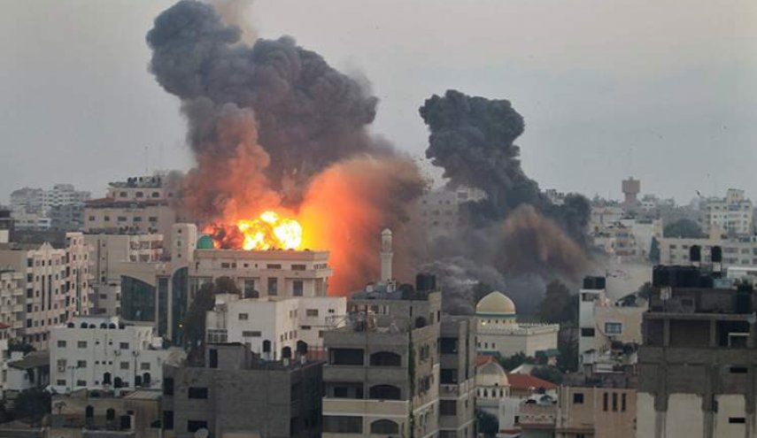 نوار غزه زیر بمباران ۱۶۰ جنگنده اسرائیلی/ شلیک ۲۰۰۰ موشک و راکت به صهیونیست‌ها
