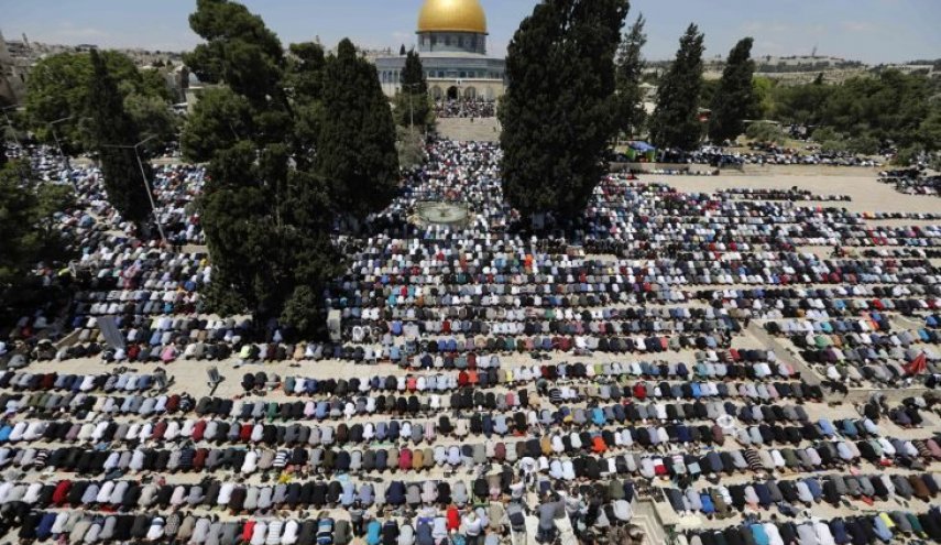ده‌ها هزار فلسطینی در نماز جمعه امروز مسجد الاقصی حضور یافتند