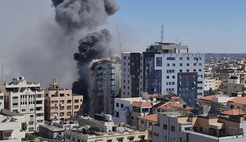 جنگنده‌های رژیم صهیونیستی برج «الجلاء» را در غزه منهدم کردند+ فیلم
