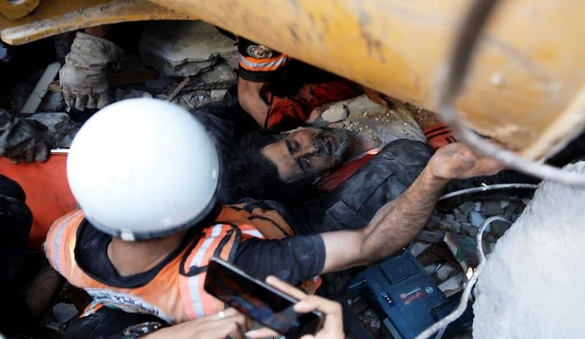 صور..مقتل عائلات بأكملها إثر القصف الهمجي للإحتلال على قطاع غزة
