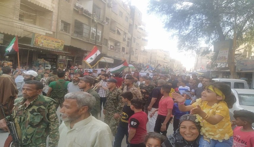 شاهد بالصور..مظاهرة غاضبة في ريف دمشق تنديدا بالعدوان على القدس وغزة