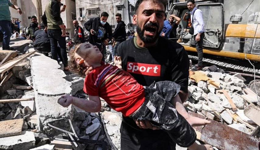 صور مؤثرة.. آلة القتل الصهيونية تسحق أجساد الأطفال في غزة