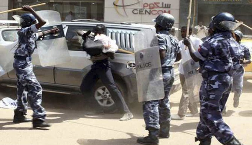 السودان.. محاكمة جنود أمام القضاء المدني إثر مقتل محتجين اثنين
