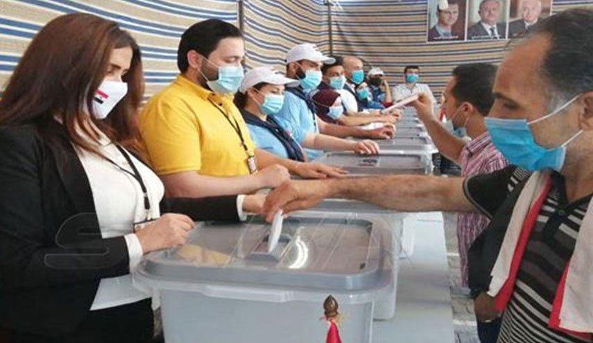 بالصور.. مشاركة واسعة من السوريين في لبنان بالانتخابات الرئاسية