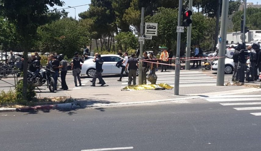 إصابة جنديين إسرائيليين في عملية طعن بالقدس واستشهاد المنفذ قناة العالم الاخبارية