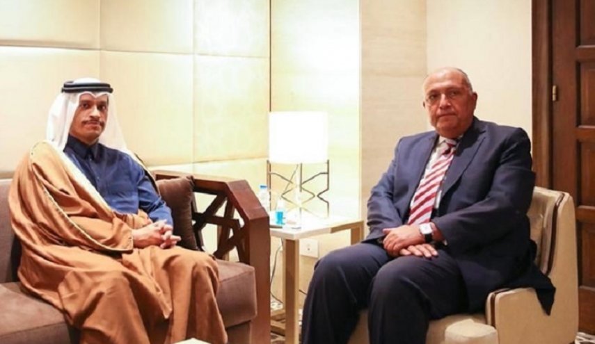 وزير الخارجية المصري يلتقي نظيره القطري لإجراء مباحثات
