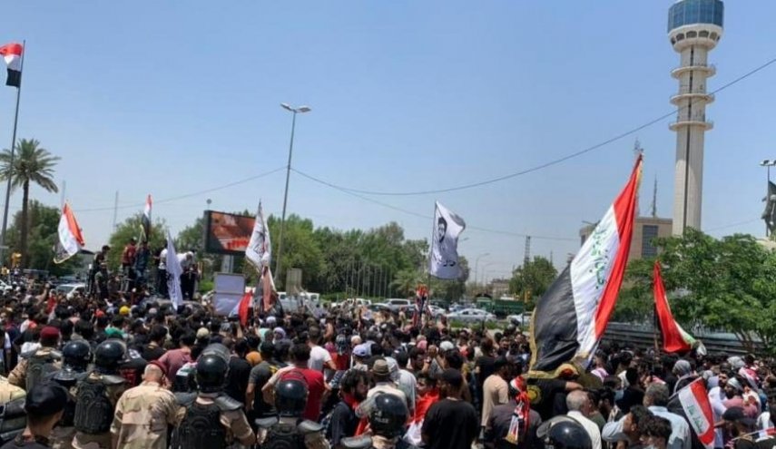 العراق...القبض على مندسين يحملون أسلحة جارحة قرب ساحة التحرير
