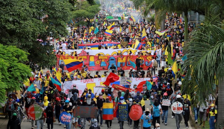 مقتل 4 أشخاص في مواجهات محتجين مع الشرطة في كولومبيا