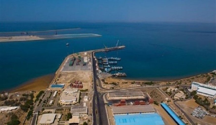 إيران تنفذ أول عملية نقل نفط عبر خط أنابيب يلتف على مضيق هرمز