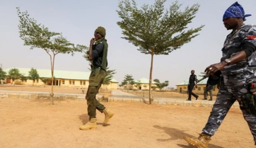 حمله افراد مسلح به یک مدرسه اسلامی در نیجریه/ بیش از ۱۵۰ دانش‌آموز ربوده شدند
