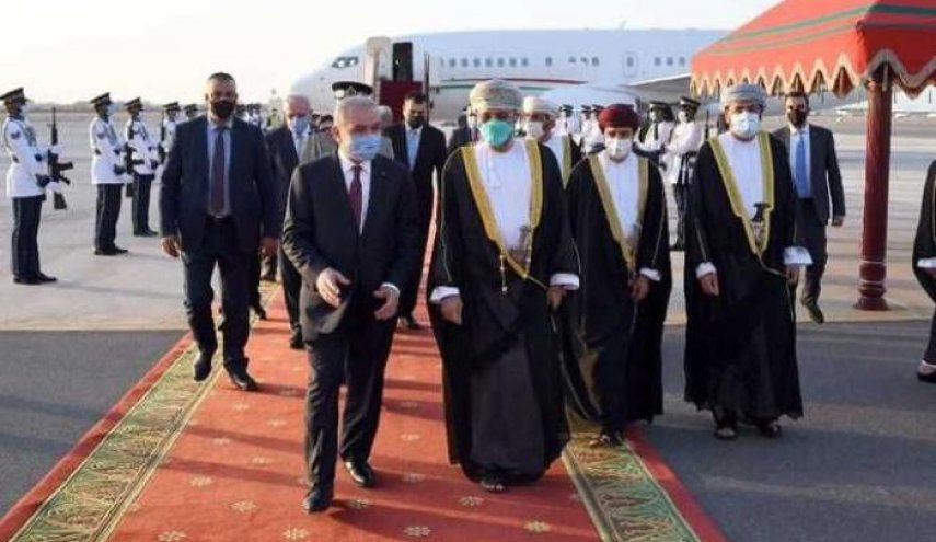 رئيس وزراء السلطة الفلسطينية يصل سلطنة عُمان