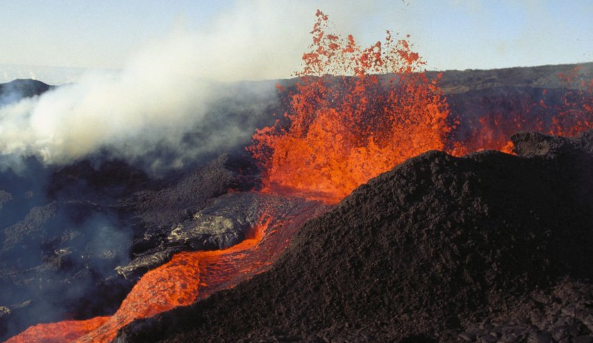 انفجار وشيك لأكبر بركان في العالم
