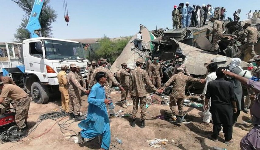 افزایش شمار جان باختگان حادثه قطار در پاکستان به ۴۰ نفر 