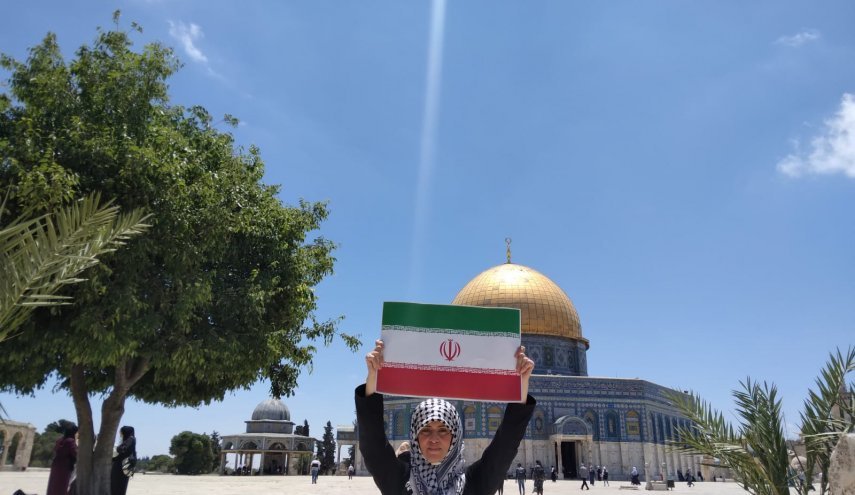 اهتزاز پرچم ایران در صحن‌های مسجدالاقصی+ فیلم