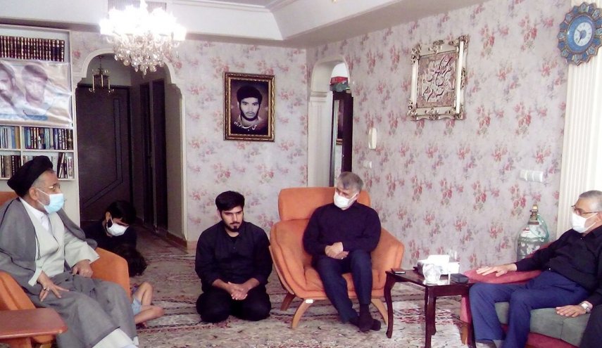 وزیر اطلاعات با خانواده شهید مدافع حرم حسن عبدالله‌زاده دیدار کرد