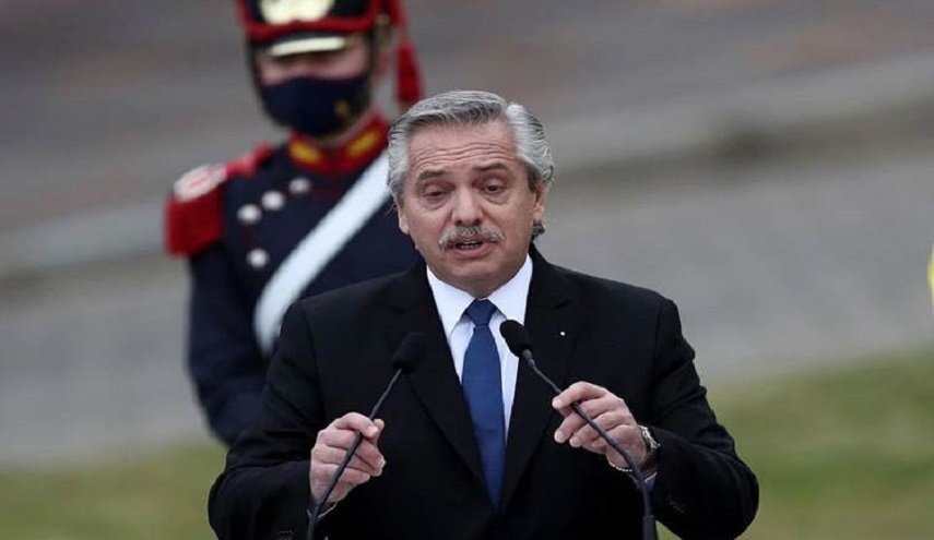 الرئيس الأرجنتيني يعتذر بعد تصريح مسيء للبرازيليين
