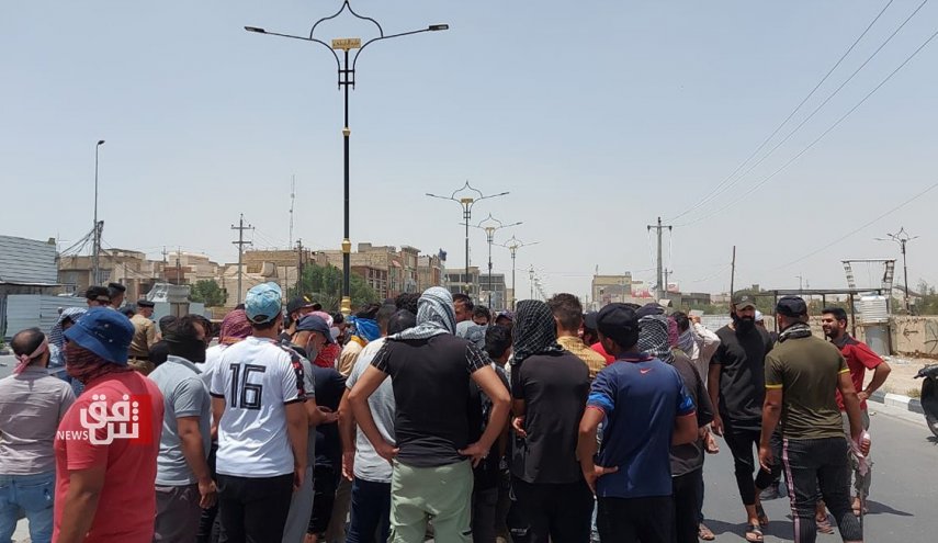 محتجون عراقيون يغلقون مبنى الحكومة المحلية في ذي قار