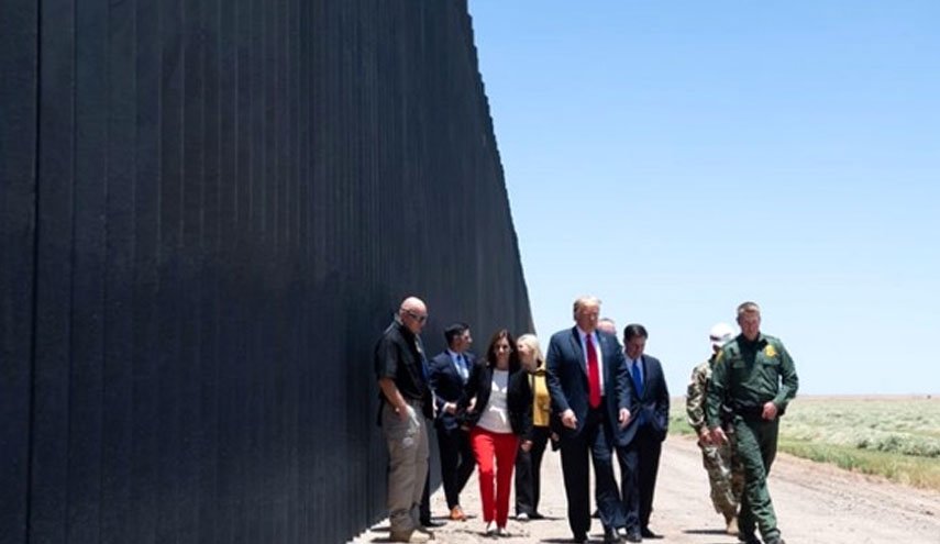 وزارت دفاع آمریکا بودجه ساخت دیوار مرزی مکزیک را قطع کرد
