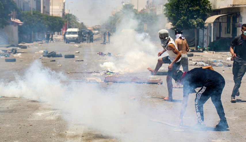 احتدام المواجهات بين الأمن التونسي ومحتجين